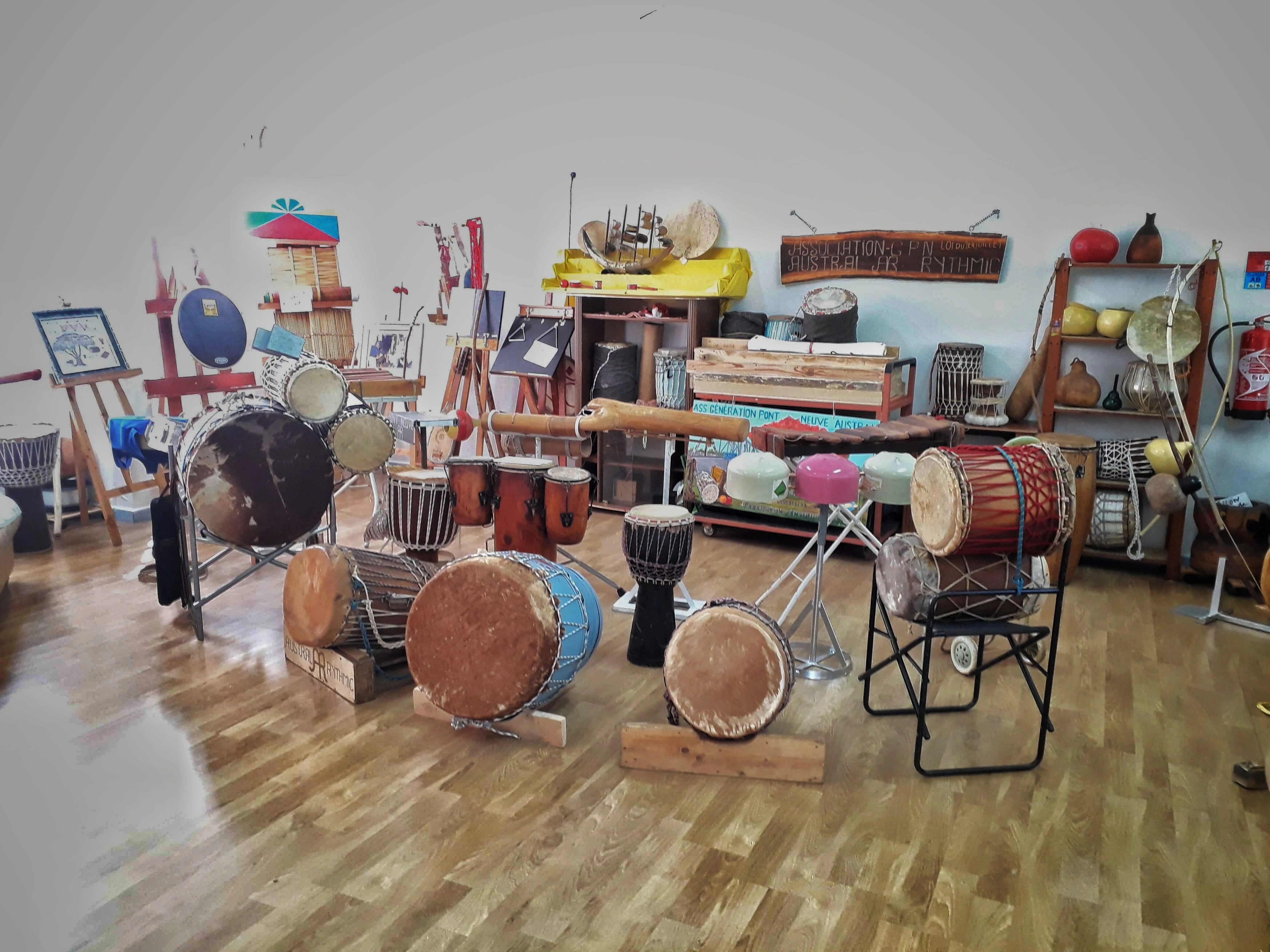 Exposition d'instruments traditionnels africains, indiens et réunionnais